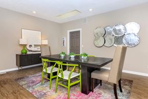 Medina apartment for rent - a dining room with a table and chairs