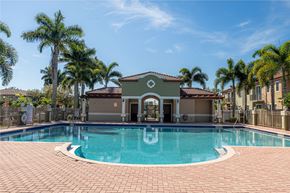 Homestead townhouse for rent - Pool Venice At Crystal Lake