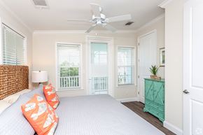 Marathon apartment for rent - A bedroom with a bed, a dresser, and a window with blinds.