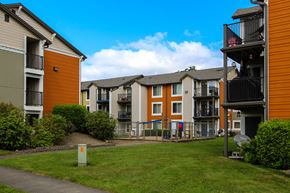 Puyallup apartment for rent - A sunny day at a residential complex with a clear blue sky.