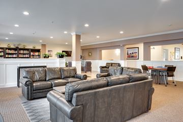 Gresham apartment for rent - A living room with a grey sofa and a black leather couch.