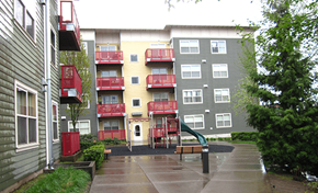 Portland apartment for rent - a rainy day in front of an apartment building