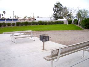 Bullhead apartment for rent - SunRiver_Photo_BBQ