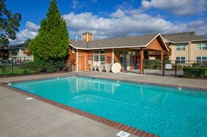 Aloha apartment for rent - SuzannPlaza_Photo_Pool