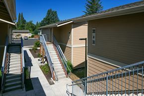 Washougal apartment for rent - View from apartment down to stairs