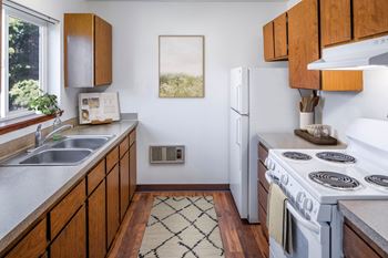 Full kitchen