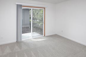 Portland apartment for rent - a bedroom with a sliding glass door and carpet