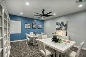 Casa Grande apartment for rent - A dining room with a white table and chairs.