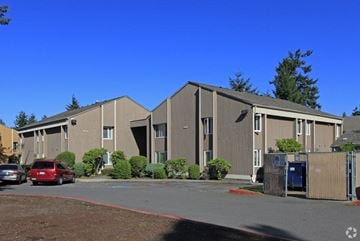 Everett apartment for rent - A large building with a parking lot in front.