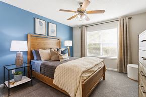 Alabaster apartment for rent - A bedroom with a bed, nightstand, and a ceiling fan.