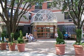 Flushing apartment for rent - B'nai B'rith of Flushing Queens, NY well-kept entrance