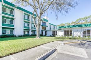 Jacksonville apartment for rent - Parking outside of Morris Manor Apartment Building