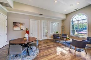 Austell apartment for rent - A dining room with a round table and chairs.