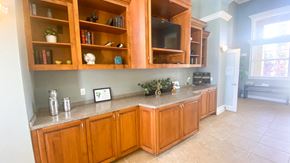 Windemere apartment for rent - Clubhouse lounge with book shelves and television