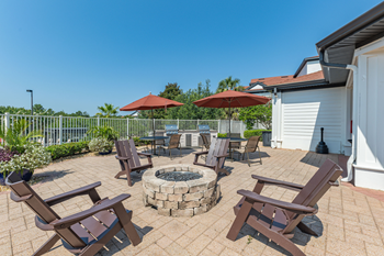 Outdoor lounge with firepit