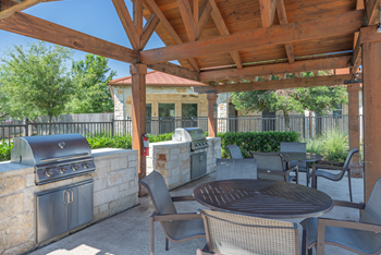 Poolside outdoor kitchen