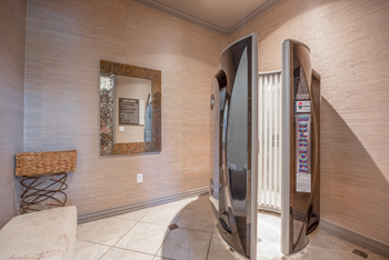 Private tanning facility
