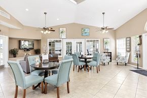 Orlando apartment for rent - Interior of clubhouse facing a common area with chairs and tables