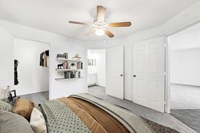 Orlando apartment for rent - Bedroom bed facing en suite bathroom and closet