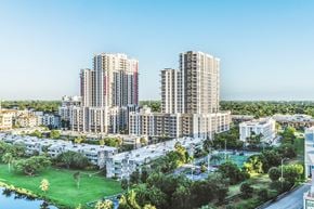 Miami apartment for rent - A large residential complex with a pool and a green area.