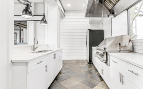 Orlando apartment for rent - Outdoor resident grilling area featuring a stainless steel grill and quartz countertops
