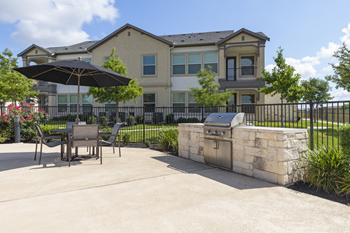 Poolside outdoor kitchen