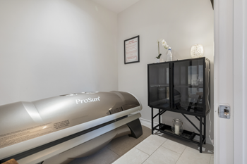 Private tanning facility