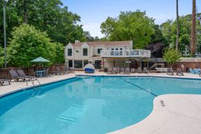 Raleigh apartment for rent - swimming pool with sundeck