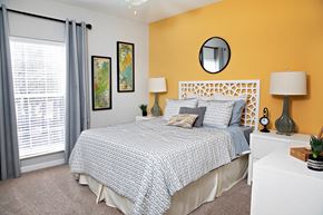 Durham apartment for rent - A bedroom with a bed, nightstand, and two lamps.