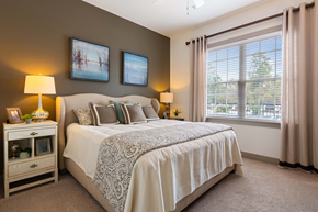 Wilmington apartment for rent - A bedroom with a large bed and two lamps.