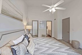 Savannah apartment for rent - A bedroom with a large bed and a ceiling fan.