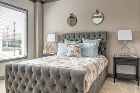 Nashville apartment for rent - A bedroom with a large bed and two lamps.