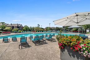Lexington apartment for rent - Swimming pool with teal lounge chairs wrapped around both sides