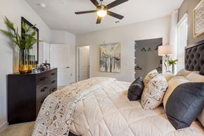 Kissimmee apartment for rent - a bedroom with a large bed and a ceiling fan