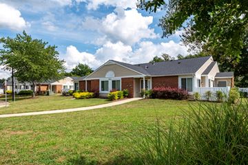 Waldorf apartment for rent - Coachman's Landing Apartments