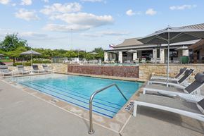 Austin apartment for rent - A pool with a blue water and sunbeds around it.
