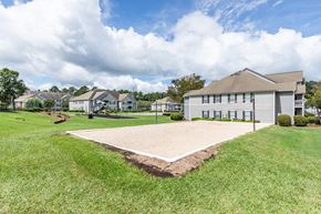 Macon apartment for rent - sand volleyball court