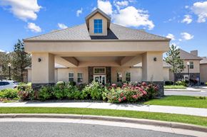 Farmington apartment for rent - leasing office exterior
