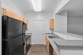Waldorf apartment for rent - kitchen with black appliances