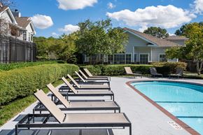 Hermitage apartment for rent - swimming pool with sundeck