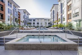 Mountain View apartment for rent - South Pool and Jacuzzi Spa