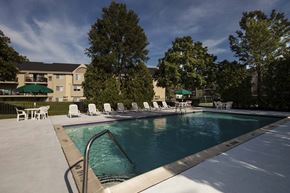 Auburn Hills apartment for rent - Pool View at Adams Creek, Auburn Hills, Michigan