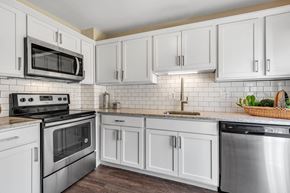 Novi apartment for rent - Fully Equipped Kitchen at Mainstreet Village, Novi, 48375