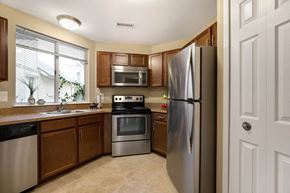 West Bloomfield apartment for rent - Fully Equipped Kitchen at Amberly Apartments, Michigan