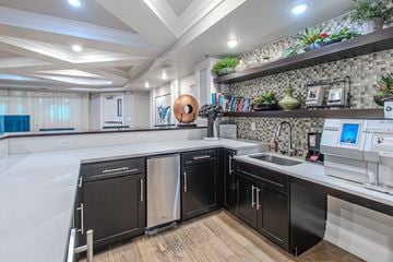 Woodbridge apartment for rent - Kensington Place