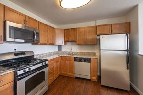 Alexandria apartment for rent - Fully Equipped Kitchen at The Aspen, Virginia, 22305