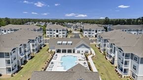 Columbia apartment for rent - A large apartment complex with a swimming pool in the center.
