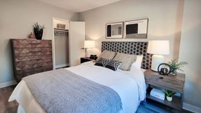 Chicago apartment for rent - queen bed