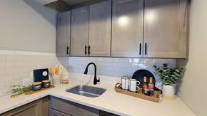 Chicago apartment for rent - kitchen, countertop, granite