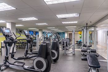 24/7 Fitness center with free weights